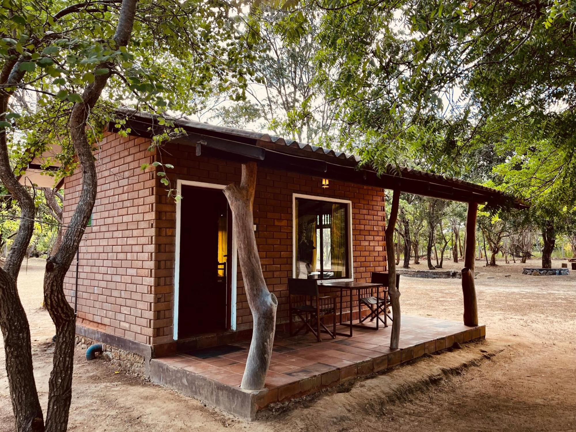 Funky Leopard Safari Lodge Bordering Yala National Park Kataragama Exterior foto
