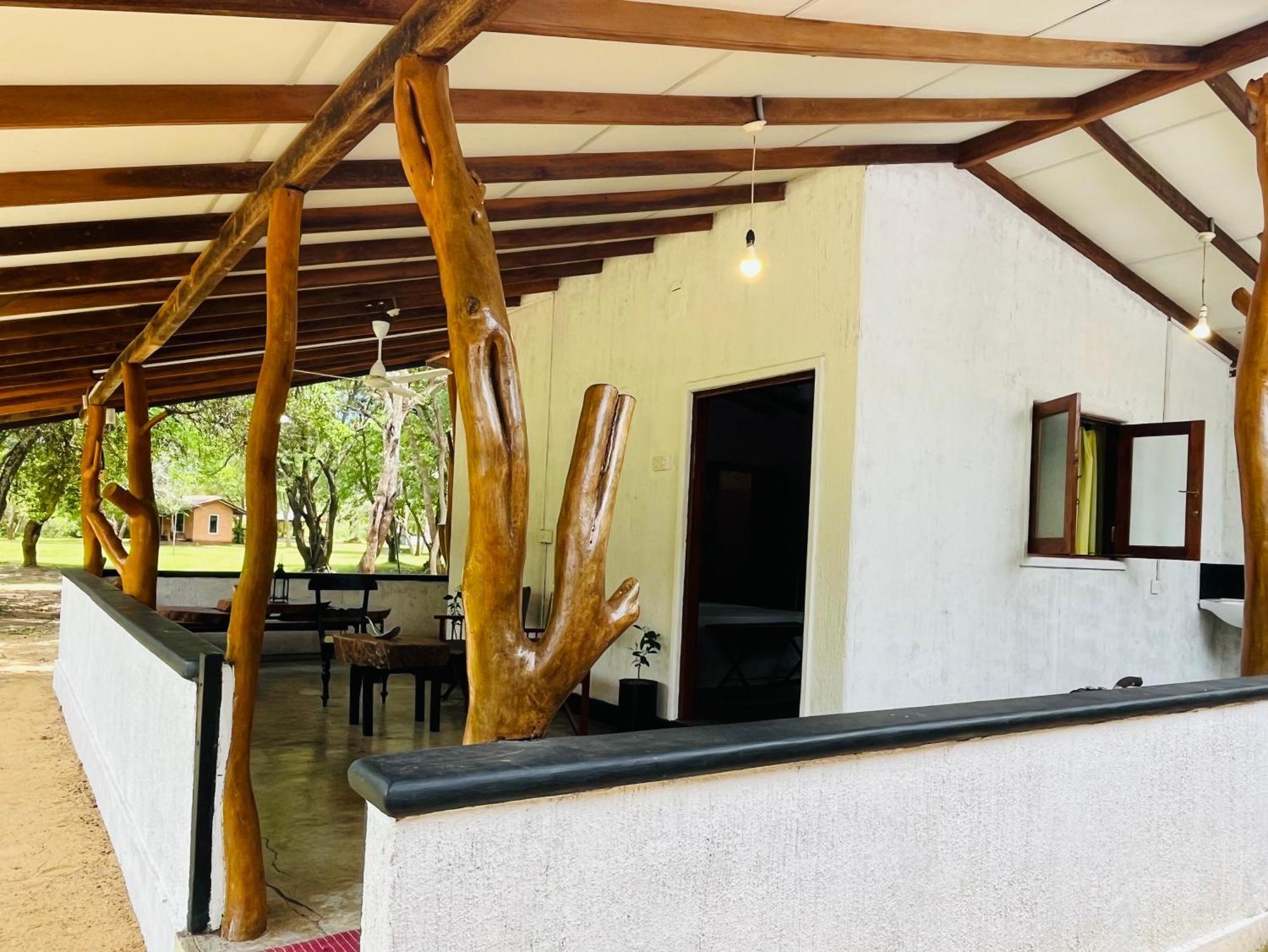 Funky Leopard Safari Lodge Bordering Yala National Park Kataragama Exterior foto